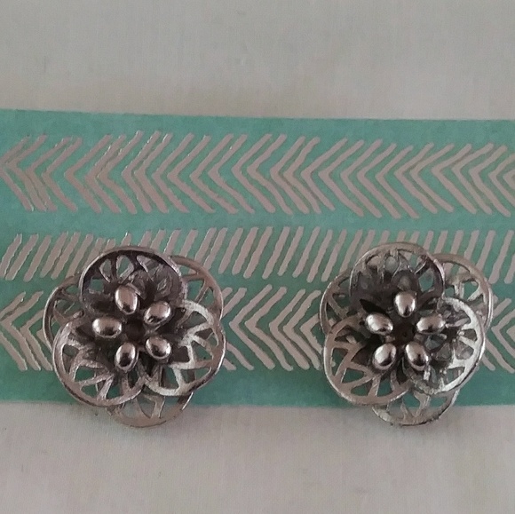 Jewelry - ⭐🌹Vintage Silver Flower Bud Earrings